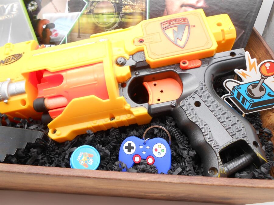 PRÄSENTKORB "Geheimagent" Nerf Xbox Classic Golden Eye Cluedo Geschenkidee
