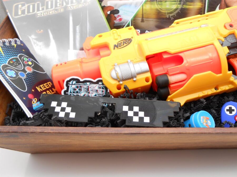 PRÄSENTKORB "Geheimagent" Nerf Xbox Classic Golden Eye Cluedo Geschenkidee