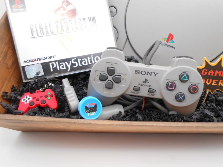 PRÄSENTKORB "Playstation 1" Sony PS1 Konsole +Final Fantasy VIII Geschenkidee